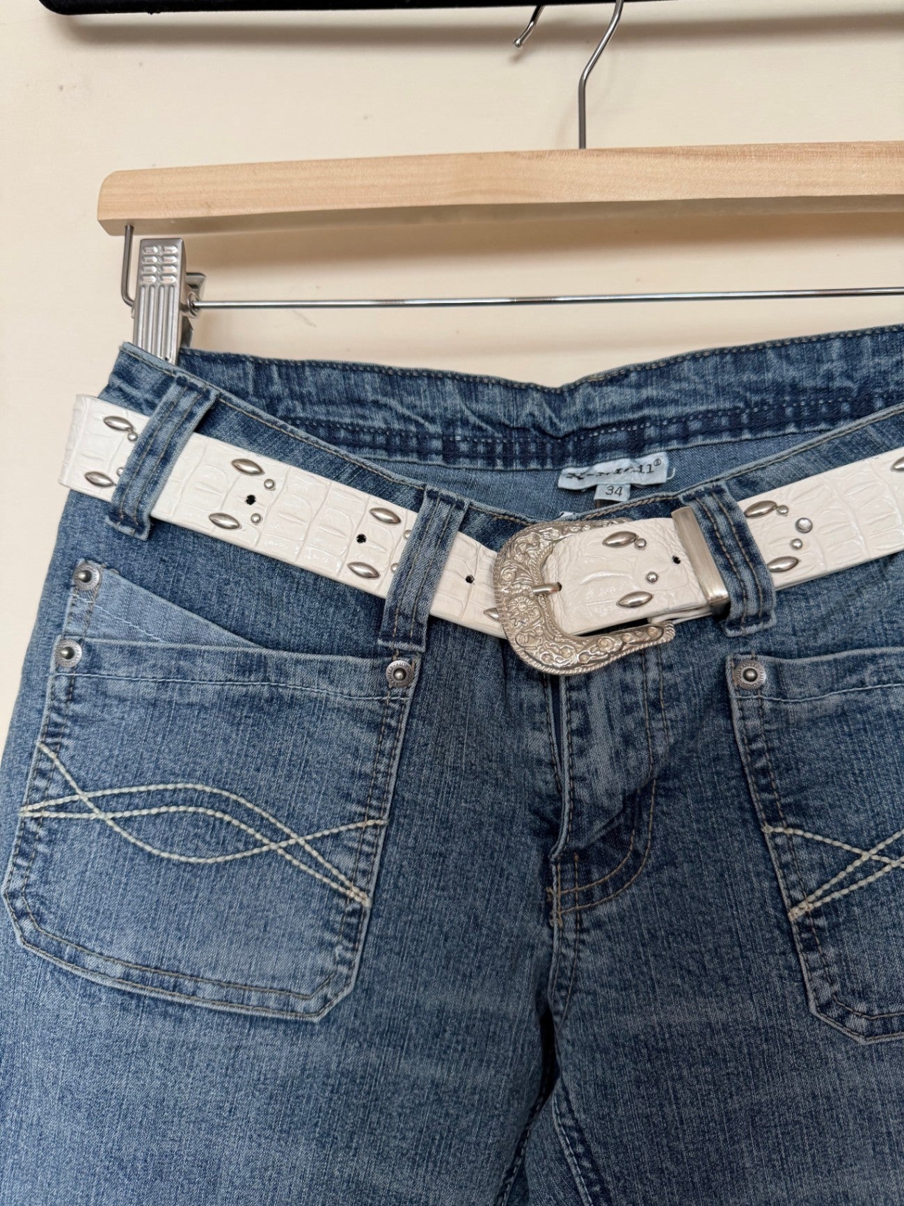 Jeans 34 Blau mit Gürtel