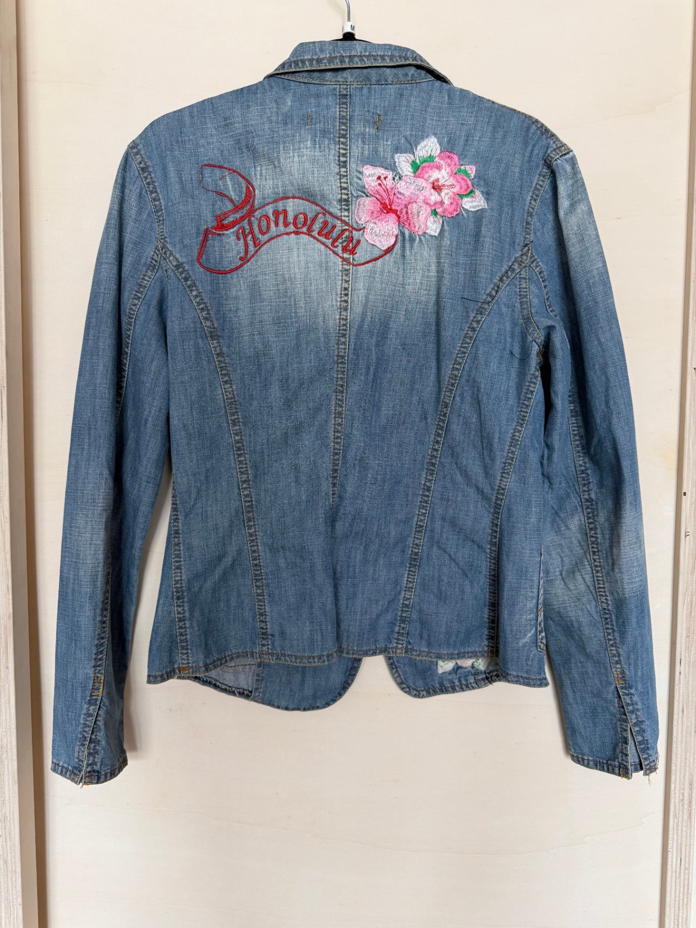 Jeansjacke L Blau mit Blumenverzierungen