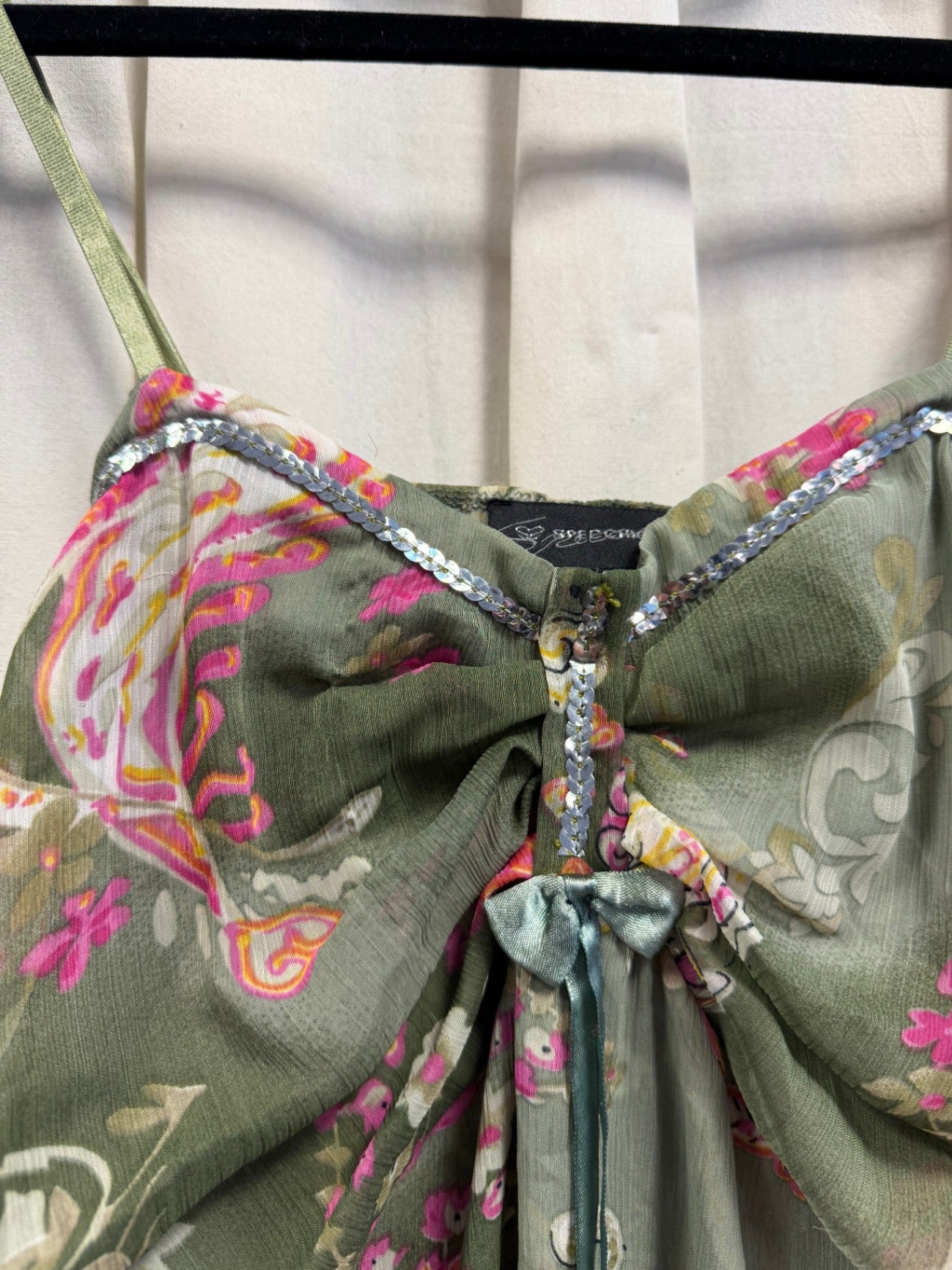 Top M Grün mit Blumenmuster