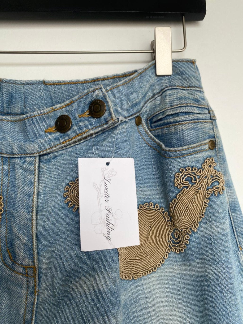 Capri Hose S Hellblau mit Cord Applikationen