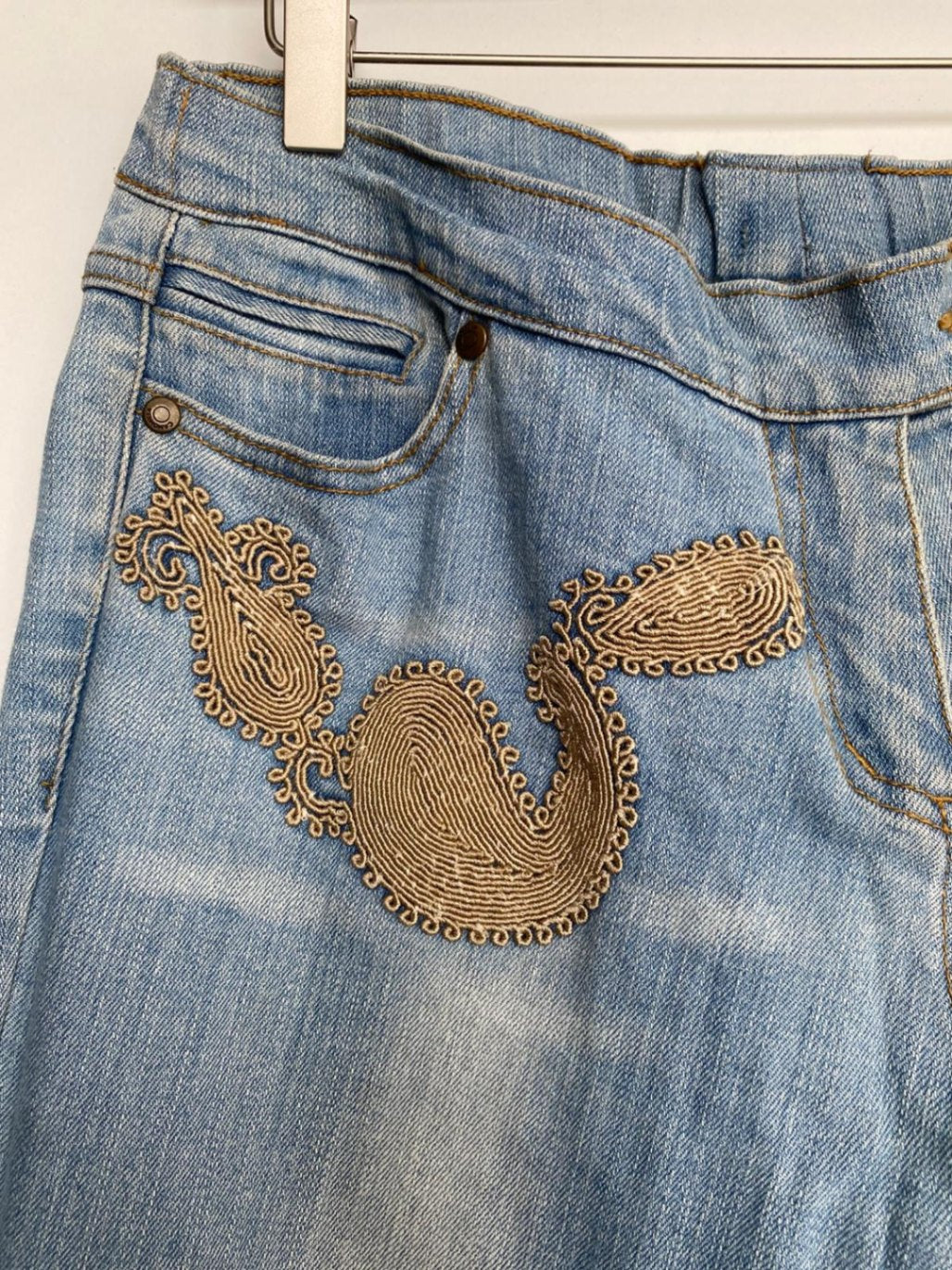 Capri Hose S Hellblau mit Cord Applikationen