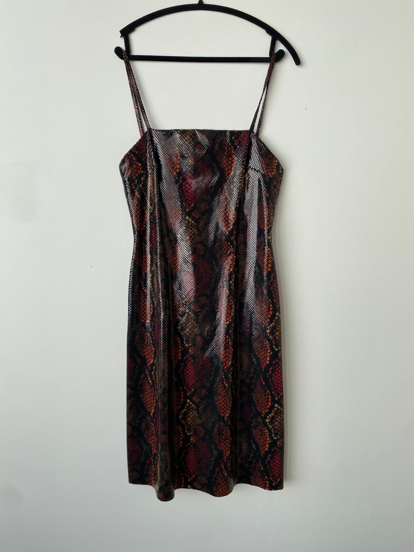 Kleid 36 Multicolor (hauptsächlich Schwarz, Braun, Rot, Gold)