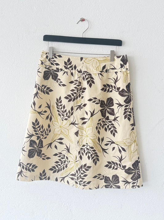 Rock M Beige mit schwarzem und goldenem Blumenmuster