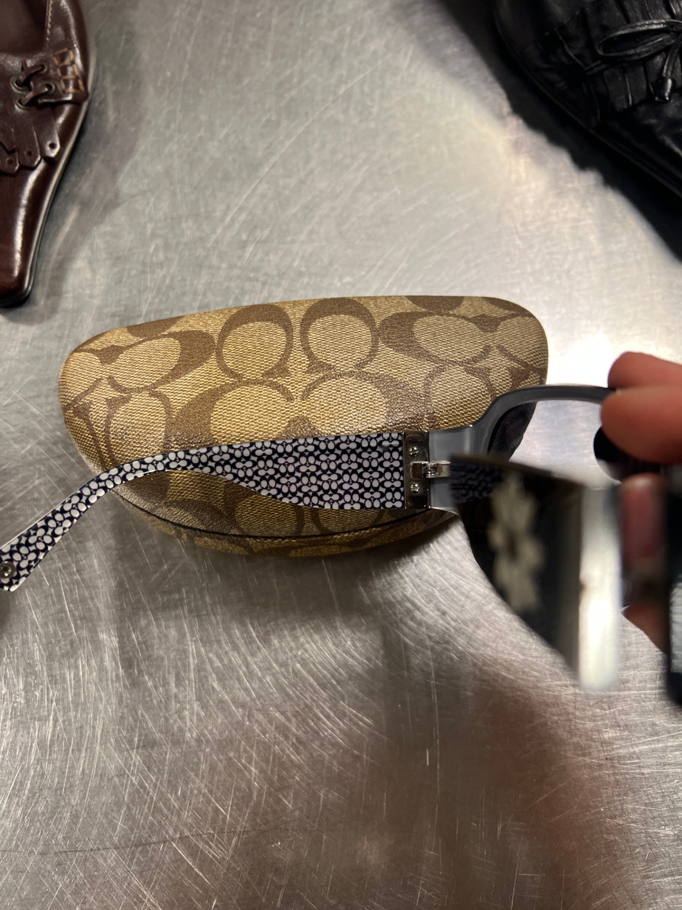 Coach Sonnenbrille L Schwarz und Creme