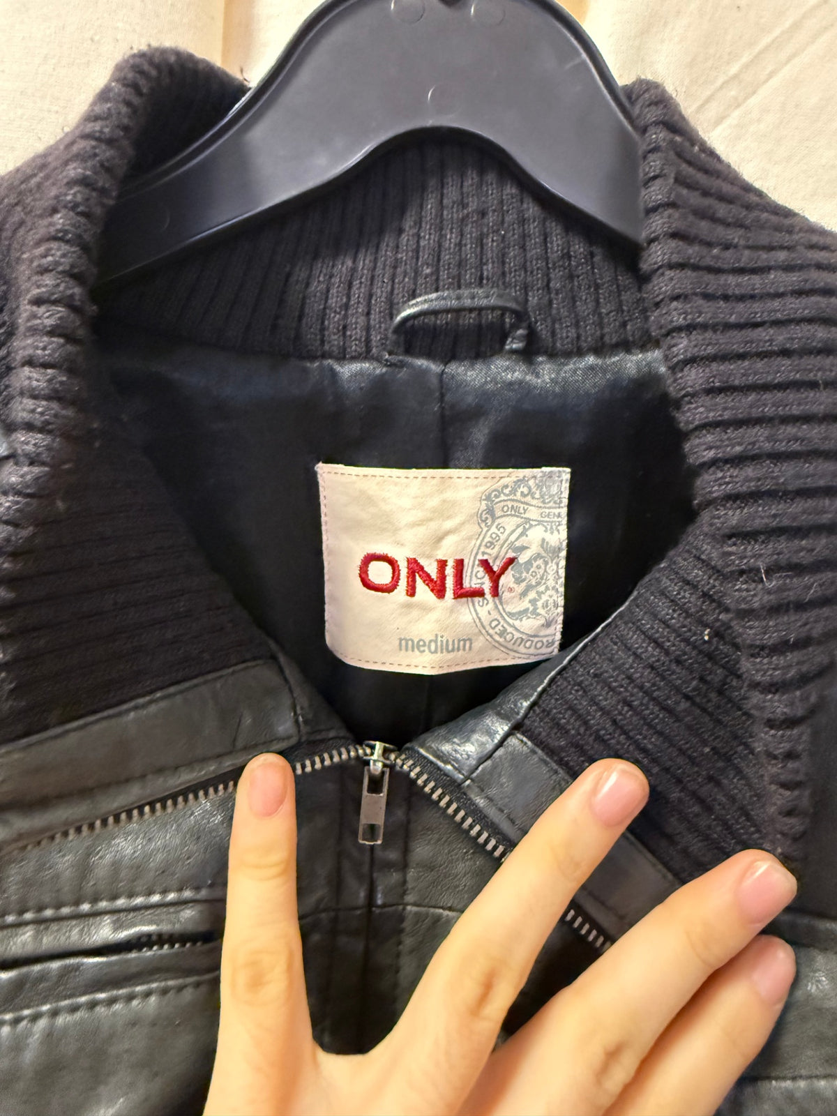 Jacke M Schwarz