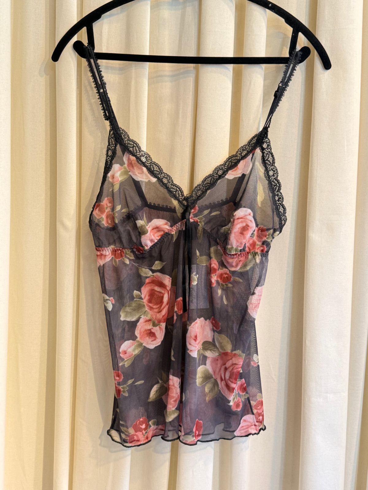 Ärmelloses Oberteil M Schwarz mit rosa und grünen Blumen