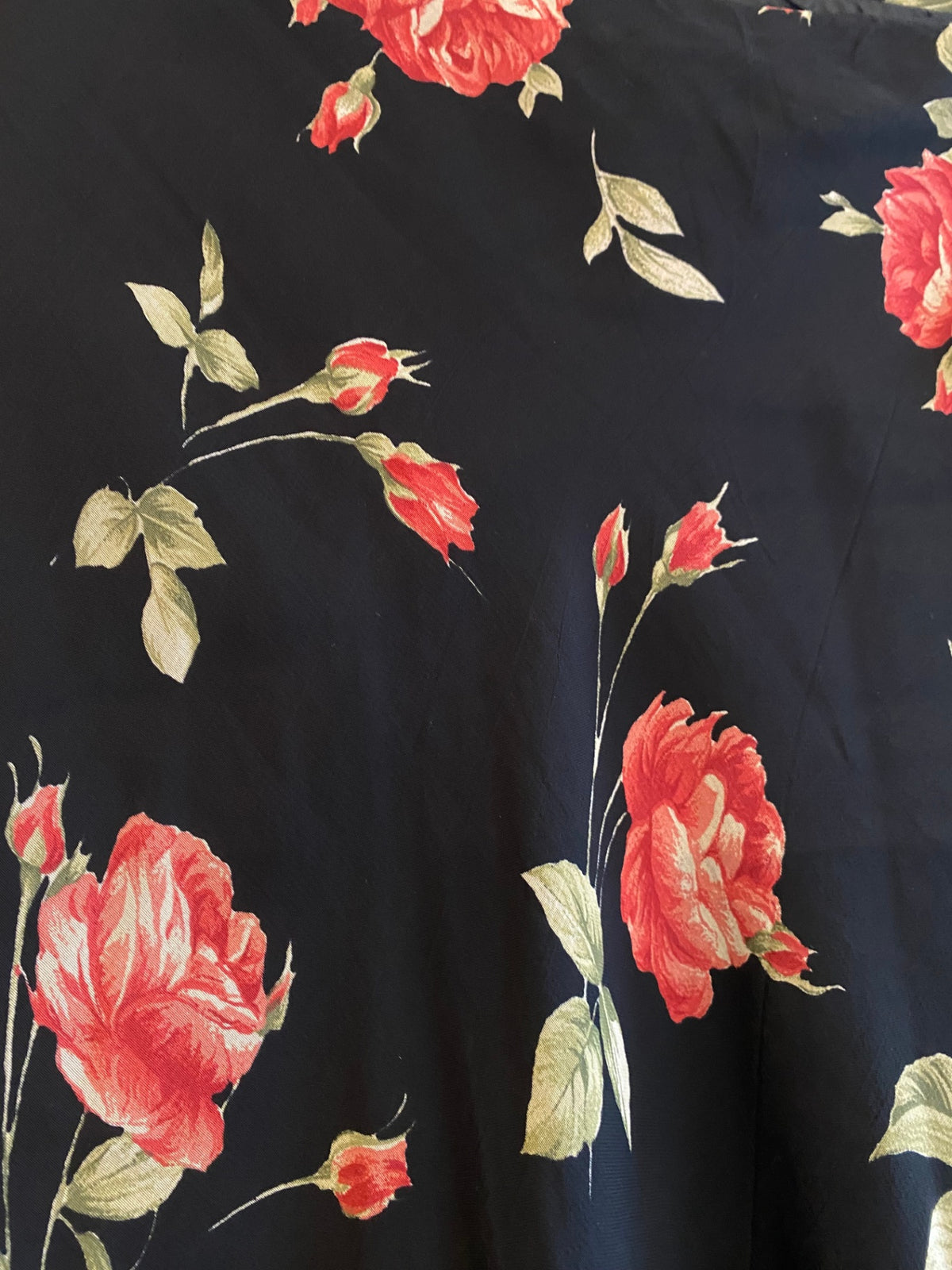 Rock S Schwarz mit Blumenmuster