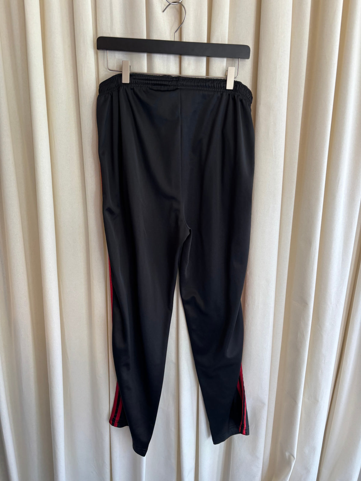 aAdidas Jogginghose S Schwarz mit roten Streifen