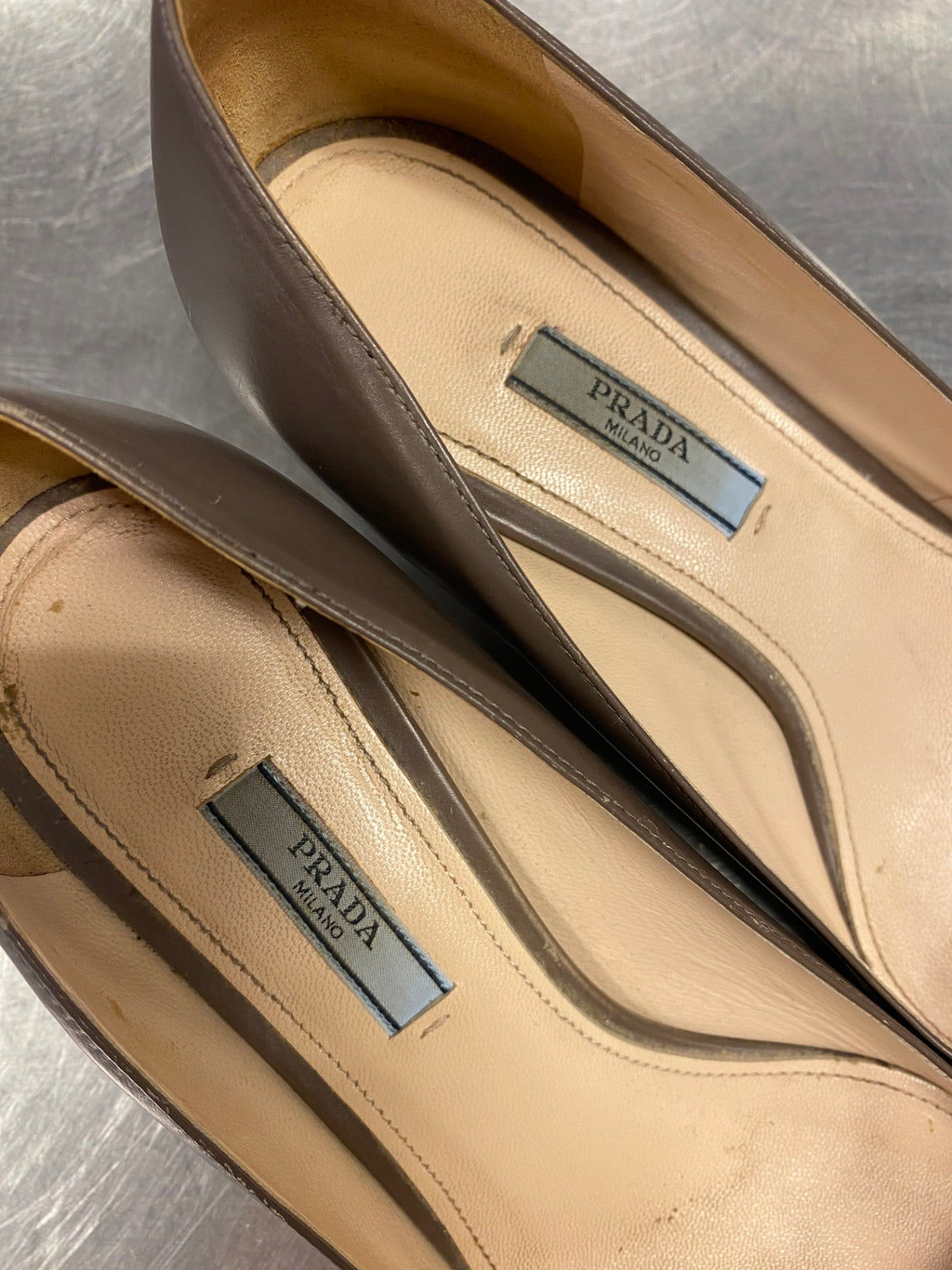 Prada Pumps 40 Grau/Braun
